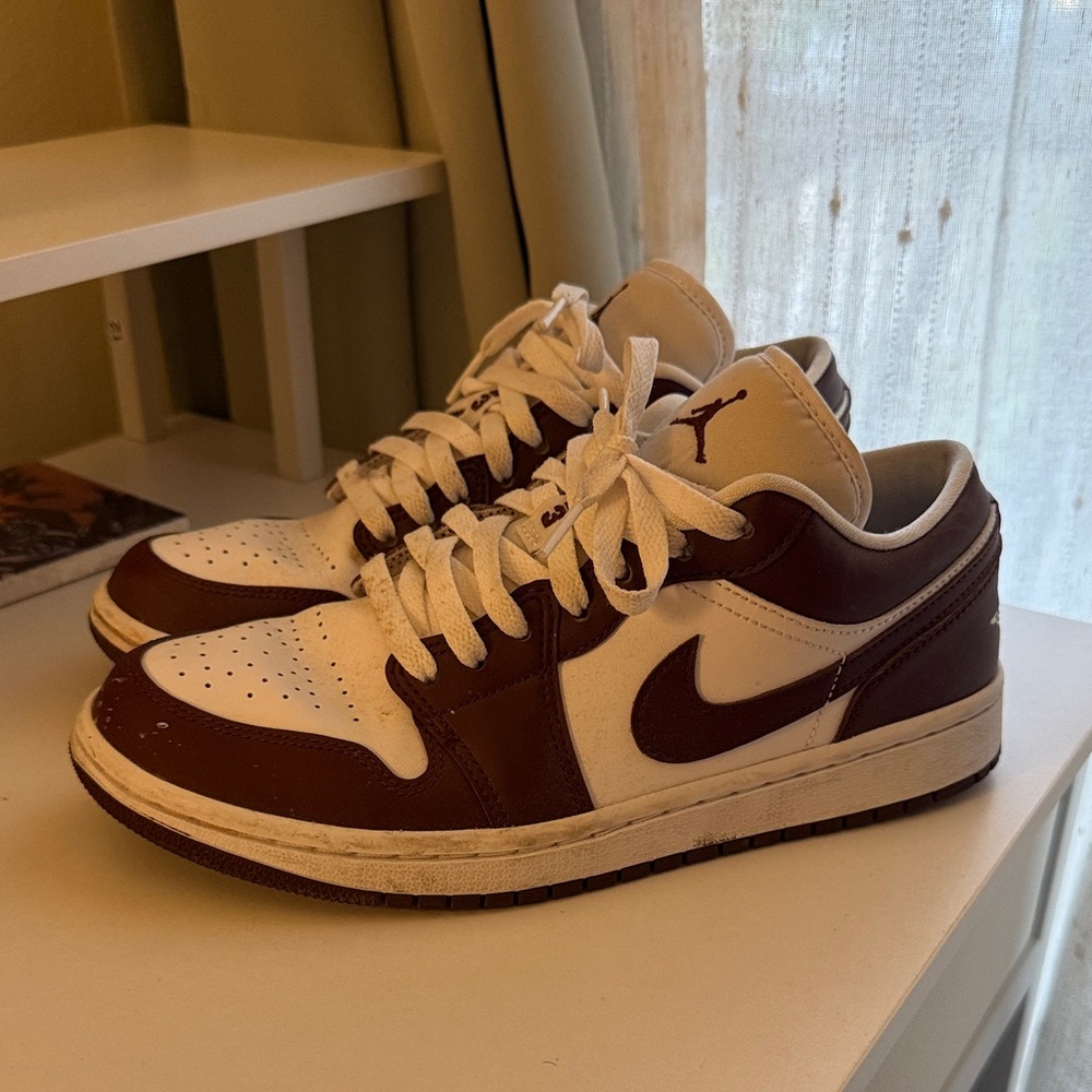 Nike Chocolate and White Low-Tops
